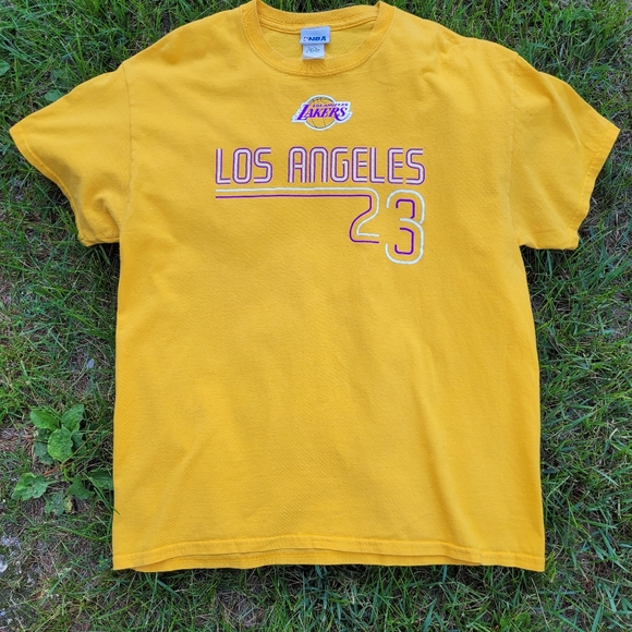 Mens yellow Lakers 23 LeBron James Tee Shirt Large - Picture 2 of 6
